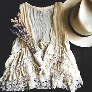 HEART’S DESIRE/MARY GRACE VELVET/LACE BOHO VEST